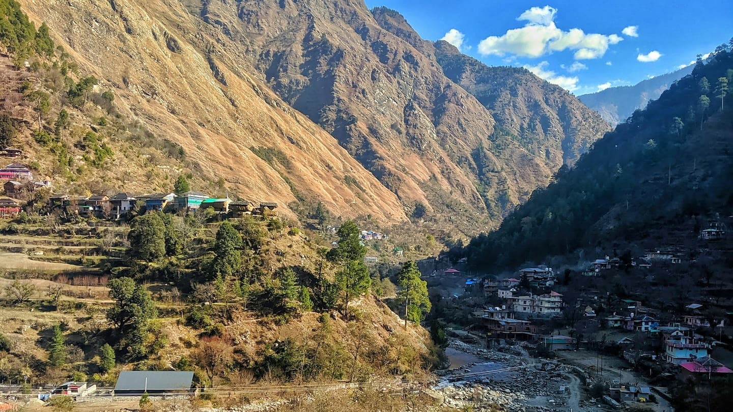 Road through Tirthan Valley